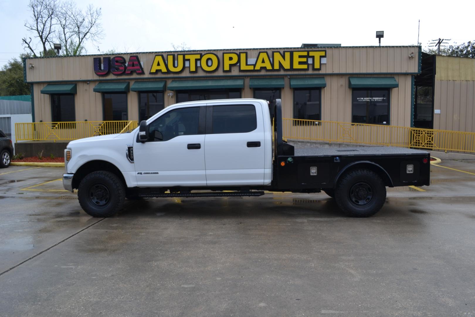 2019 WHITE /GRAY Ford F-350 with an POWERSTROKE 6.7L DIESEL engine, 6SPD AUTOMATIC transmission, located at 9172 North Fwy, Houston, TX, 77037, (713) 910-6868, 29.887470, -95.411903 - Photo#7